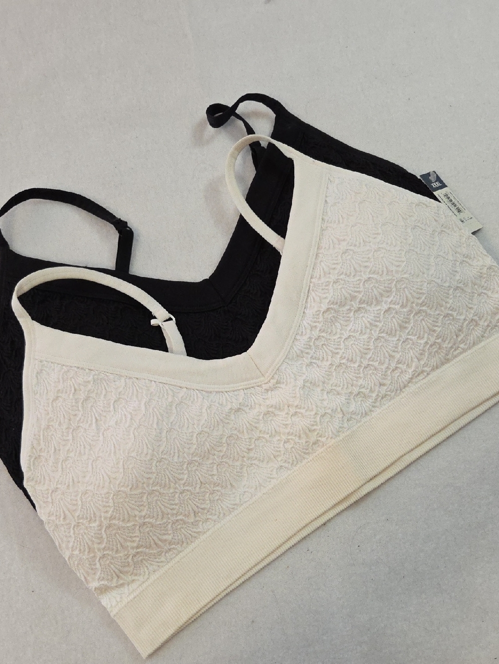 Seamless Lace-Texture Bralette Pair in White and Black Nobo XXXL
